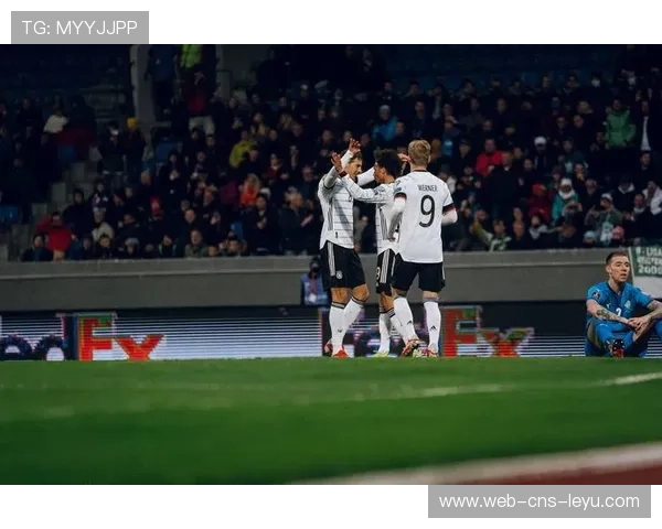 替补席上的凝视：莱比锡主帅奥莱·维尔纳观看格鲁达绝平进球时的表情变化